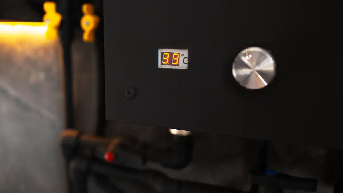 Gas water heater with a digital temperature display