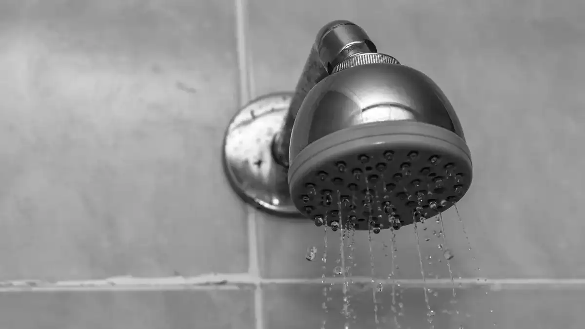 Showerhead giving only a weak trickle of water